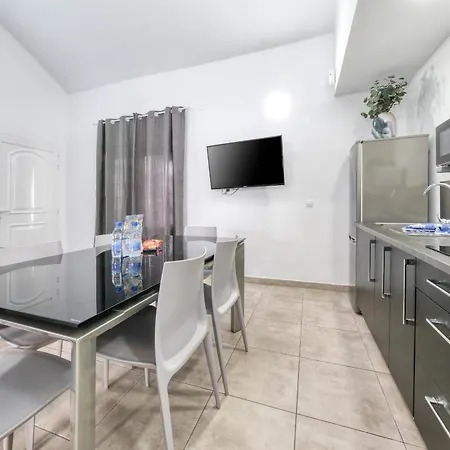 Ferienhaus Luxury Next To The Beach-playa Roca *